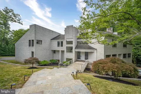 Exterior - 7545 Potomac Fall Rd, Mclean, VA 22102 photo 17 of 25