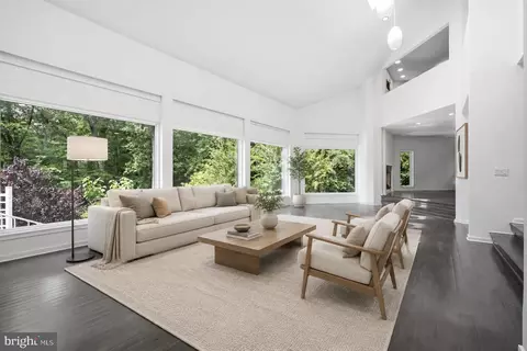Living - 7545 Potomac Fall Rd, Mclean, VA 22102 photo 10 of 26