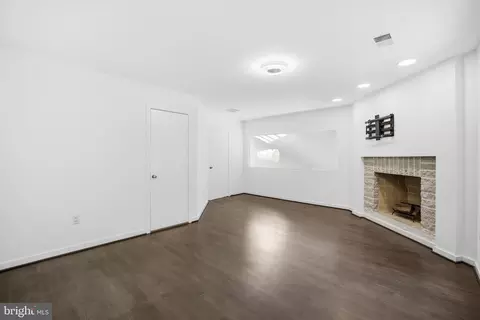 Living - 7545 Potomac Fall Rd, Mclean, VA 22102 photo 25 of 26