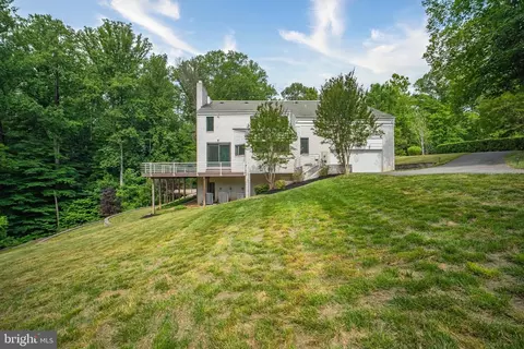 Exterior - 7545 Potomac Fall Rd, Mclean, VA 22102 photo 21 of 25