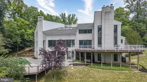 Exterior - 7545 Potomac Fall Rd, Mclean, VA 22102 photo 22 of 25