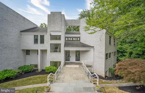 Exterior - 7545 Potomac Fall Rd, Mclean, VA 22102 photo 2 of 25
