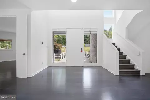 Entry Way - 7545 Potomac Fall Rd, Mclean, VA 22102 photo 1 of 3