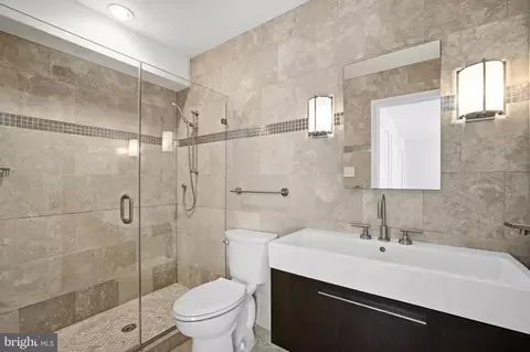 Bath - 7545 Potomac Fall Rd, Mclean, VA 22102 photo 4 of 8