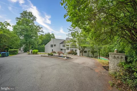 Exterior - 7545 Potomac Fall Rd, Mclean, VA 22102 photo 15 of 25