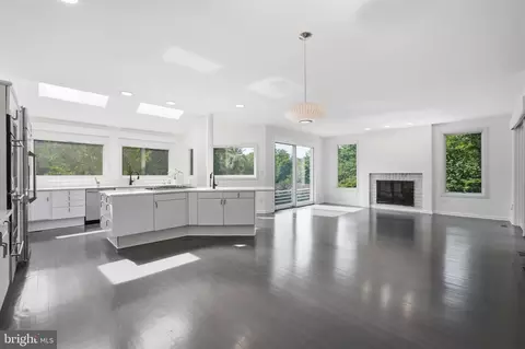 Living - 7545 Potomac Fall Rd, Mclean, VA 22102 photo 14 of 26