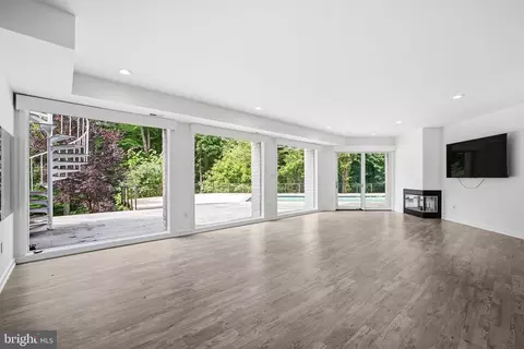 Living - 7545 Potomac Fall Rd, Mclean, VA 22102 photo 21 of 26