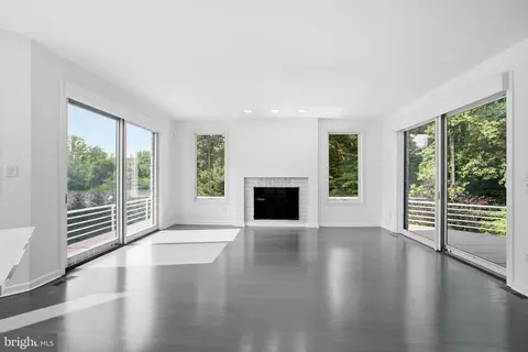 Living - 7545 Potomac Fall Rd, Mclean, VA 22102 photo 15 of 26