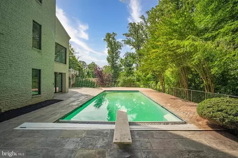 Exterior - 7545 Potomac Fall Rd, Mclean, VA 22102 photo 13 of 25