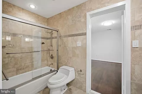 Bath - 7545 Potomac Fall Rd, Mclean, VA 22102 photo 7 of 8