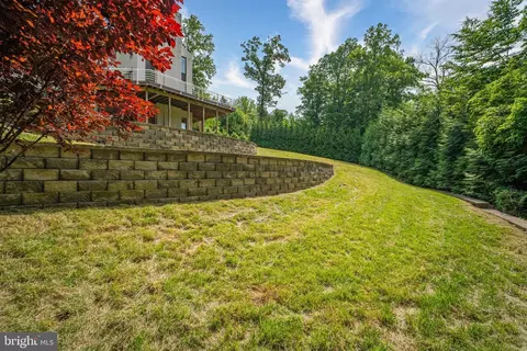 Exterior - 7545 Potomac Fall Rd, Mclean, VA 22102 photo 19 of 25