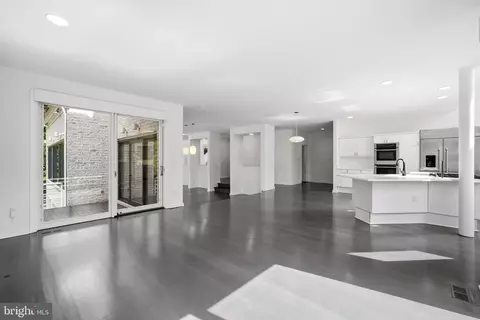 Living - 7545 Potomac Fall Rd, Mclean, VA 22102 photo 18 of 26