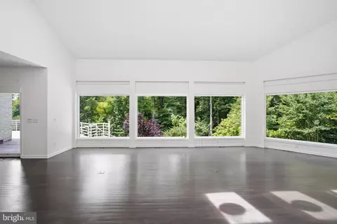 Living - 7545 Potomac Fall Rd, Mclean, VA 22102 photo 8 of 26