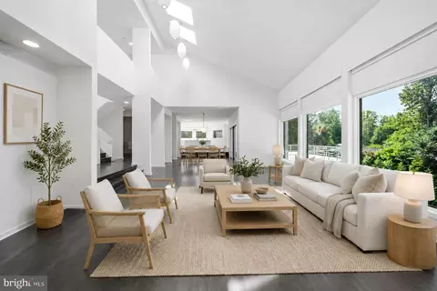 Living - 7545 Potomac Fall Rd, Mclean, VA 22102 photo 4 of 26