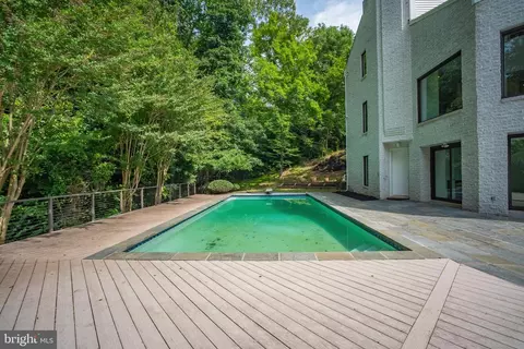 Exterior - 7545 Potomac Fall Rd, Mclean, VA 22102 photo 9 of 25