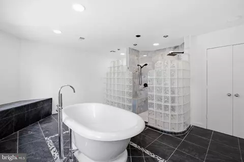 Bath - 7545 Potomac Fall Rd, Mclean, VA 22102 photo 3 of 8