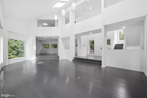 Living - 7545 Potomac Fall Rd, Mclean, VA 22102 photo 12 of 26