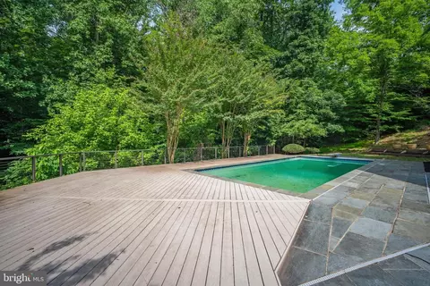 Exterior - 7545 Potomac Fall Rd, Mclean, VA 22102 photo 11 of 25