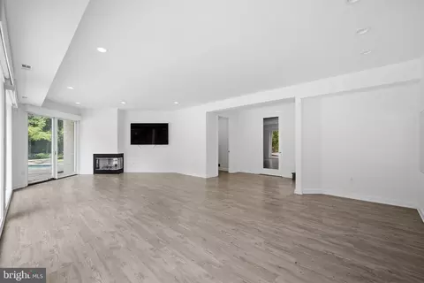 Living - 7545 Potomac Fall Rd, Mclean, VA 22102 photo 22 of 26