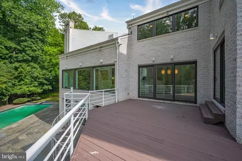 Exterior - 7545 Potomac Fall Rd, Mclean, VA 22102 photo 5 of 25