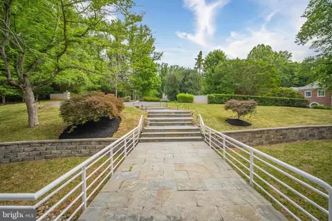 Exterior - 7545 Potomac Fall Rd, Mclean, VA 22102 photo 3 of 25