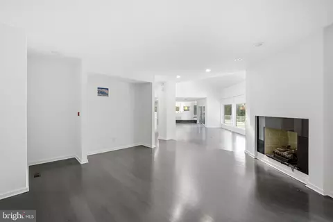 Living - 7545 Potomac Fall Rd, Mclean, VA 22102 photo 5 of 26