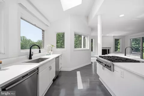Kitchen - 7545 Potomac Fall Rd, Mclean, VA 22102 photo 7 of 7