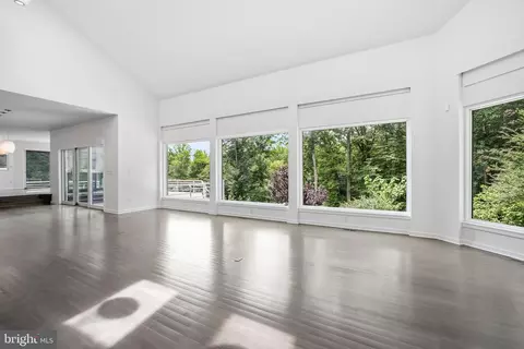 Living - 7545 Potomac Fall Rd, Mclean, VA 22102 photo 7 of 26