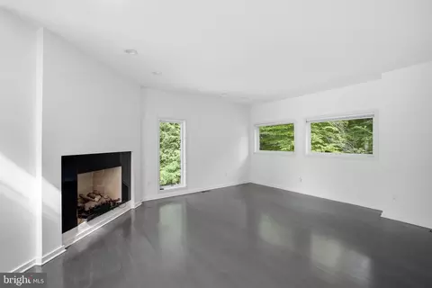 Living - 7545 Potomac Fall Rd, Mclean, VA 22102 photo 6 of 26