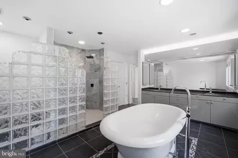 Bath - 7545 Potomac Fall Rd, Mclean, VA 22102 photo 2 of 8