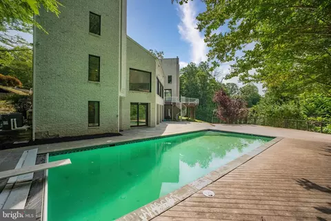 Exterior - 7545 Potomac Fall Rd, Mclean, VA 22102 photo 12 of 25