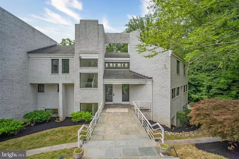 Exterior - 7545 Potomac Fall Rd, Mclean, VA 22102 photo 16 of 25
