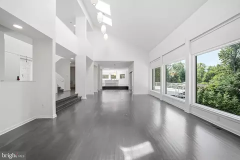 Living - 7545 Potomac Fall Rd, Mclean, VA 22102 photo 3 of 26