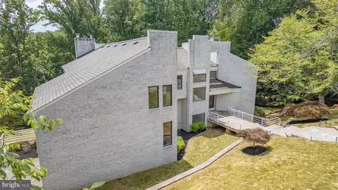 Exterior - 7545 Potomac Fall Rd, Mclean, VA 22102 photo 18 of 25