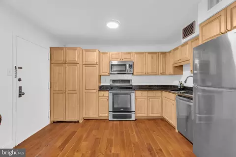 Kitchen - 1800 Old Meadow Rd #1014, Mclean, VA 22102 photo 2 of 4