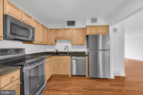 Kitchen - 1800 Old Meadow Rd #1014, Mclean, VA 22102 photo 3 of 4