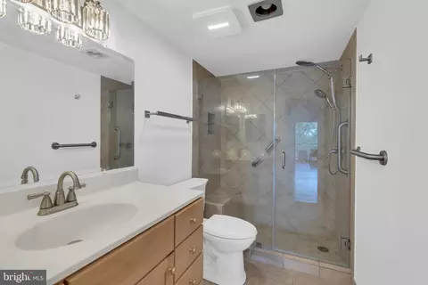 Bath - 1800 Old Meadow Rd #1014, Mclean, VA 22102 photo 2 of 2