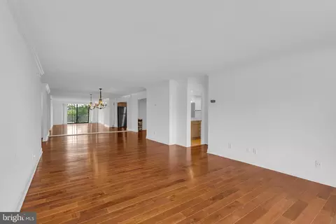 Living - 1800 Old Meadow Rd #1014, Mclean, VA 22102 photo 4 of 7