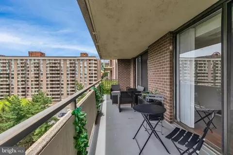 Exterior - 1800 Old Meadow Rd #1014, Mclean, VA 22102 photo 4 of 6