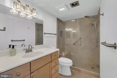 Bath - 1800 Old Meadow Rd #1014, Mclean, VA 22102 photo 1 of 2