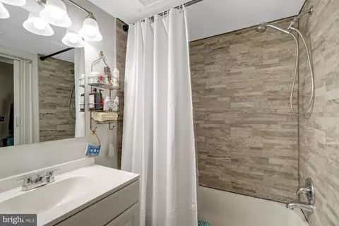 Bath - 8360 B Dunham Ct, Springfield, VA 22152 photo 1 of 2