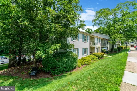 Exterior - 8360 B Dunham Ct, Springfield, VA 22152 photo 4 of 5