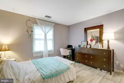 Bedroom - 8360 B Dunham Ct, Springfield, VA 22152 photo 5 of 6