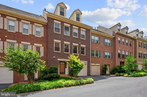 5105 Skyline Village Ct #8, Alexandria, VA 22302