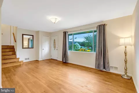 5804 Channing Rd, Springfield, VA 22150 photo 3