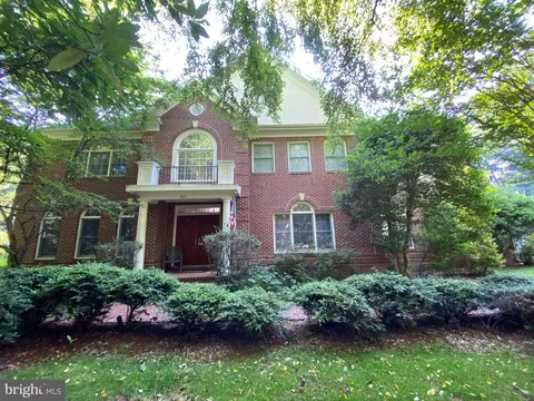 851 Forestville Meadows Dr, Great Falls, VA 22066