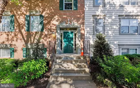12023 Golf Ridge Ct #202, Fairfax, VA 22033
