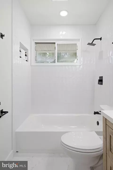 Bath - 7501 Nancemond St, Springfield, VA 22150 photo 3 of 5