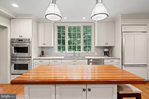Kitchen - 1033 Swinks Mill Rd, Mclean, VA 22102 photo 3 of 4