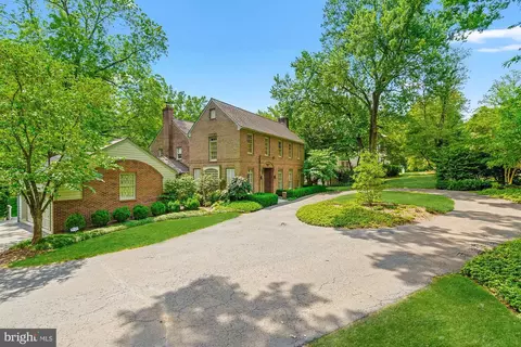 Exterior - 1033 Swinks Mill Rd, Mclean, VA 22102 photo 3 of 11